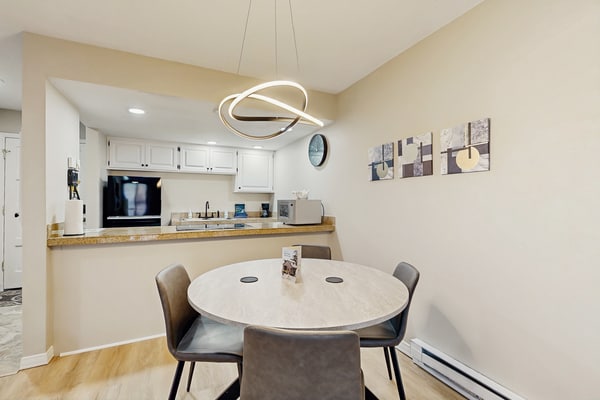 Cozy mountain condo with shared hot tub and dog friendly
