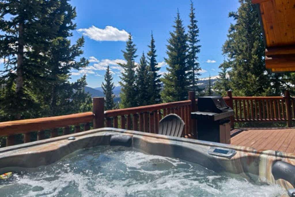 Rare mountain-view log home with hot tub, fireplace & WiFi - near Breckenridge