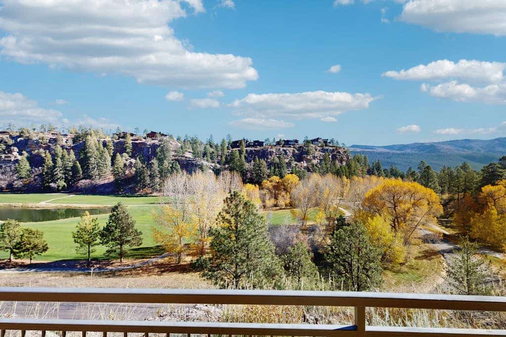 Spacious studio with lovely view and access to shared pool and hot tub