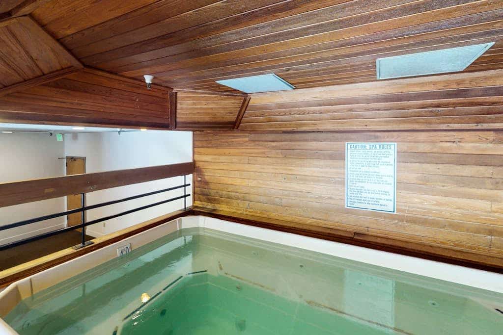 Spacious Center Village suite w/ private sunroom & shared hot tub - walk to lift