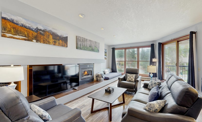 Dog-Friendly Condo with Mountain Views, a Shared Indoor Pool, & a Hot Tub