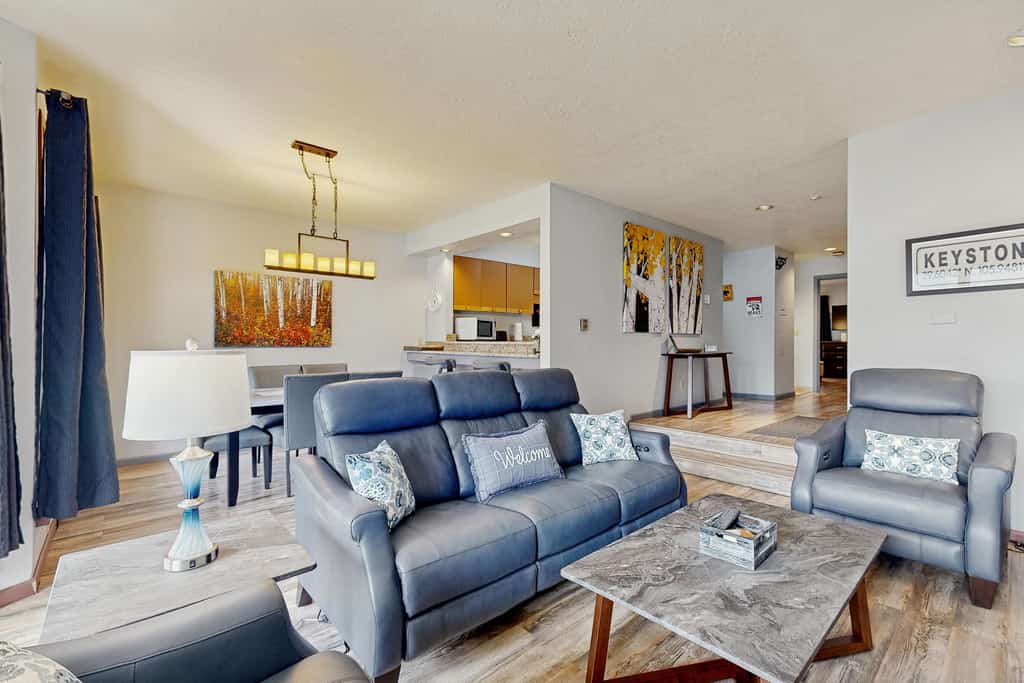 Dog-Friendly Condo with Mountain Views, a Shared Indoor Pool, & a Hot Tub