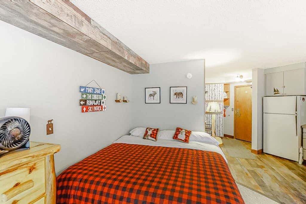 Iron Horse Resort D3084--Studio