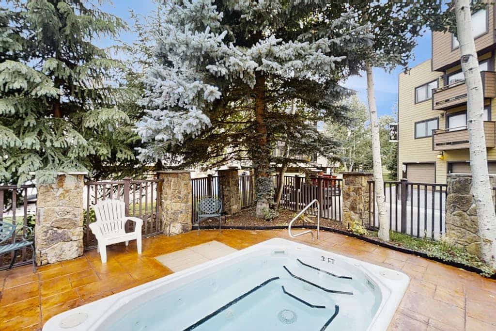 Ski-in/ski-out chalet right next to Super Bee gondola w/shared hot tub + WiFi