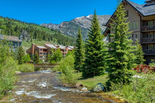 Ski-in/ski-out chalet right next to Super Bee gondola w/shared hot tub + WiFi