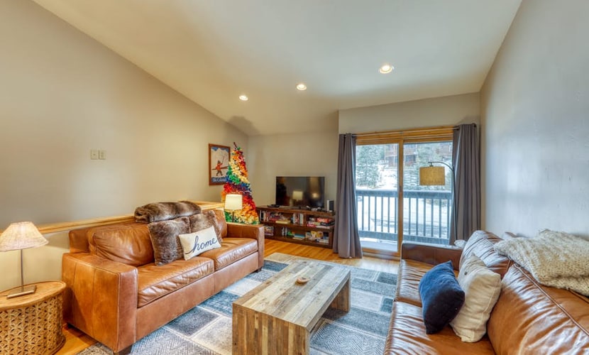 Charming townhome w/shared BBQ & mountain views - walk to downtown Frisco