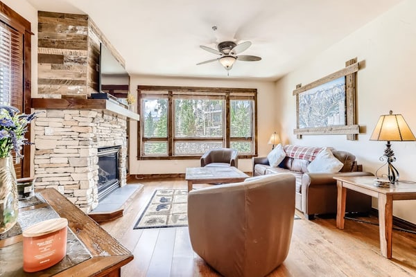 Luxury ski-in/out condo with pool, hot tubs, gym, game room & prime location