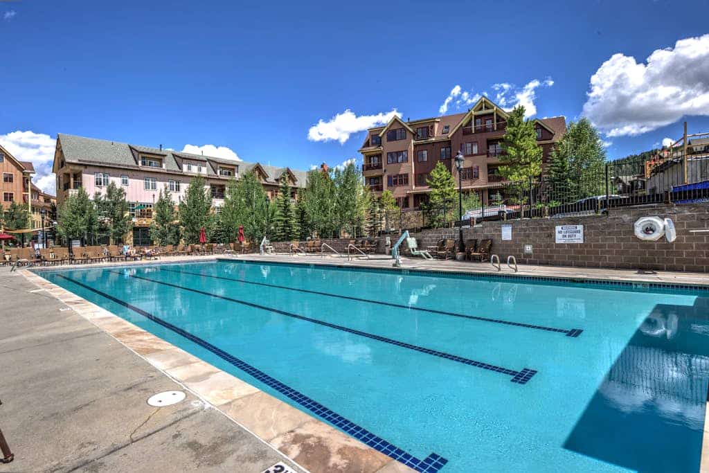 Chic studio with gas fireplace, pool, hot tubs & views, walk to Peak 9 lifts