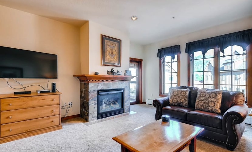 Downtown condo near QuickSilver Lift with river view, pool & hot tubs