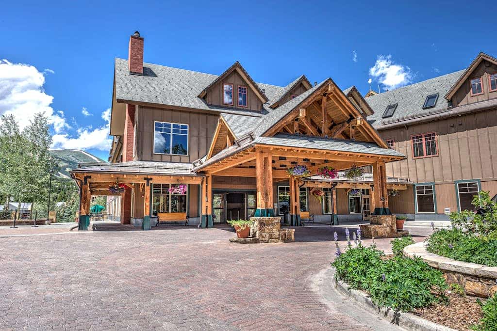 Condo with outdoor pool, hot tubs & gym - walk to the base of Peak 9