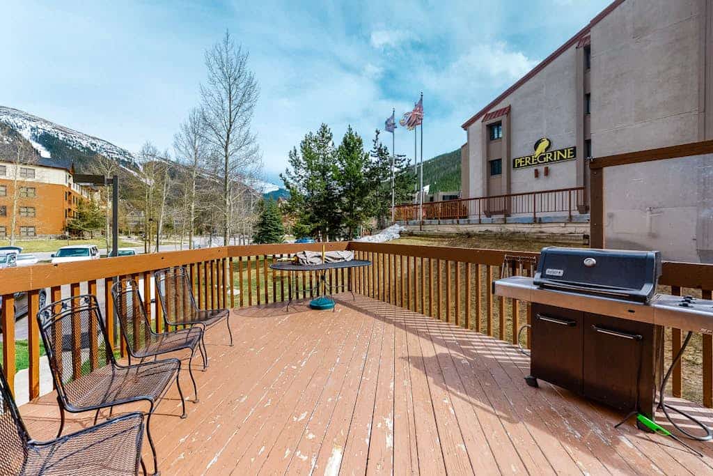Third-Floor Condo + Loft w/Mtn Views, Balcony, Wood Fireplace, & Shared Hot Tub