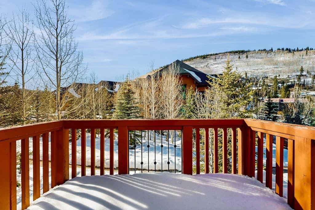 Cozy townhome with fully stocked kitchen, fast wifi & easy ski access