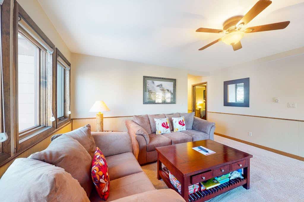 Spacious condo with pool, hot tub, fireplace, washer/dryer & furnished balcony