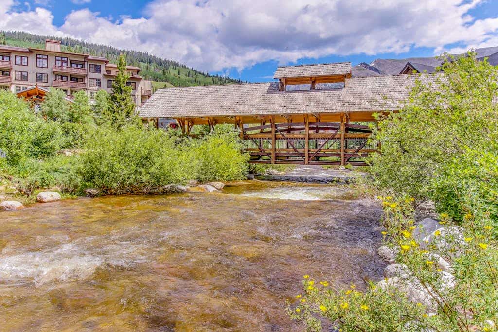 Mountain views, hot tub, sauna, gym & steps to Copper lifts