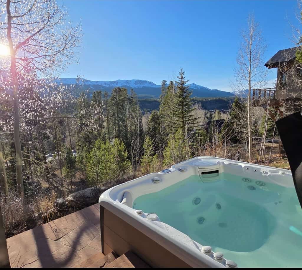 Luxury alpine home in heart of Breckenridge - fireplace, hot tub, pool table