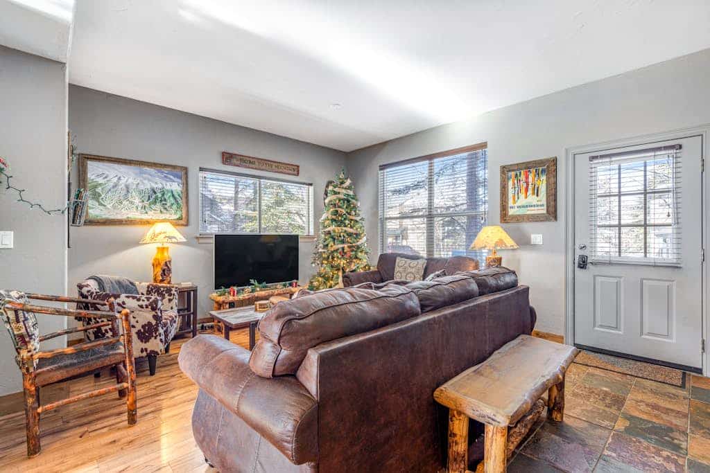 Mountain-view townhome - private hot tub & fireplace - walk to lifts & downtown