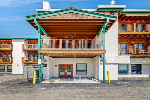 Charming Condo with Indoor Pool and Hot Tub - On Bus Line Half-Mile to Slopes