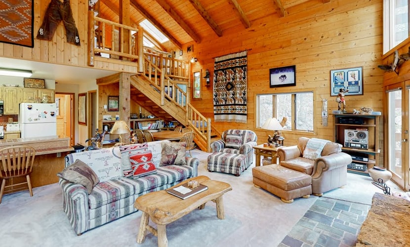 Serene mountainside cabin, with washer/dryer - near skiing