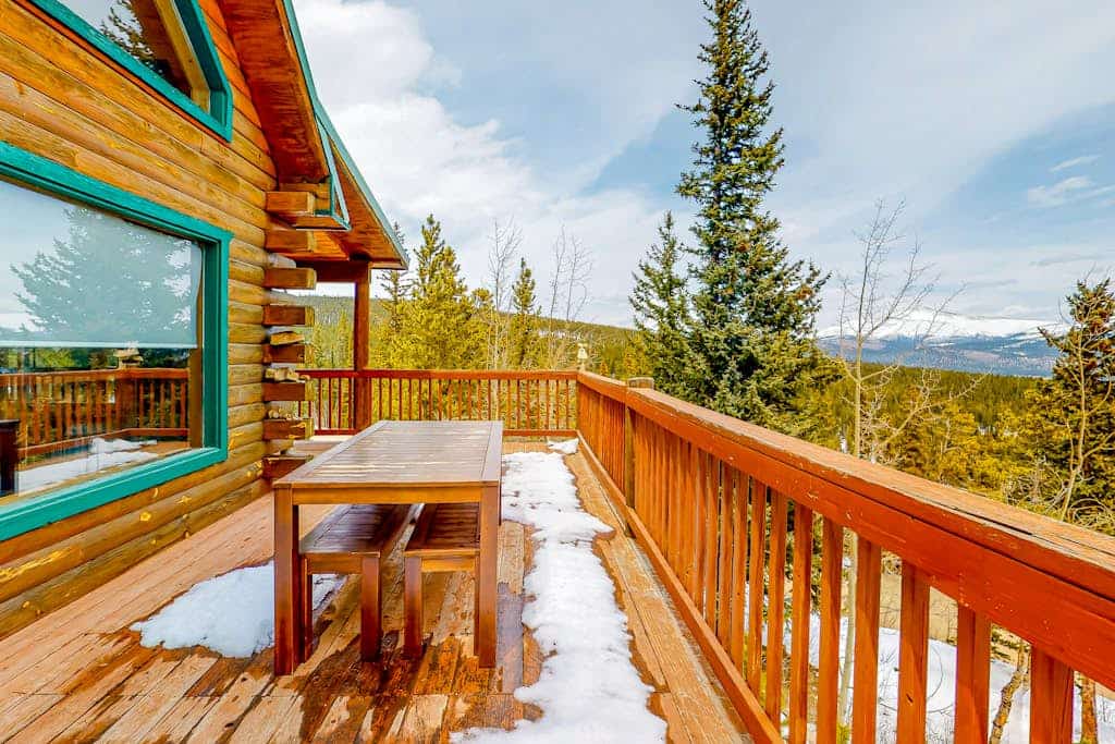 Spacious dog-friendly cabin with fireplace, mountain view, washer/dryer, & WiFi