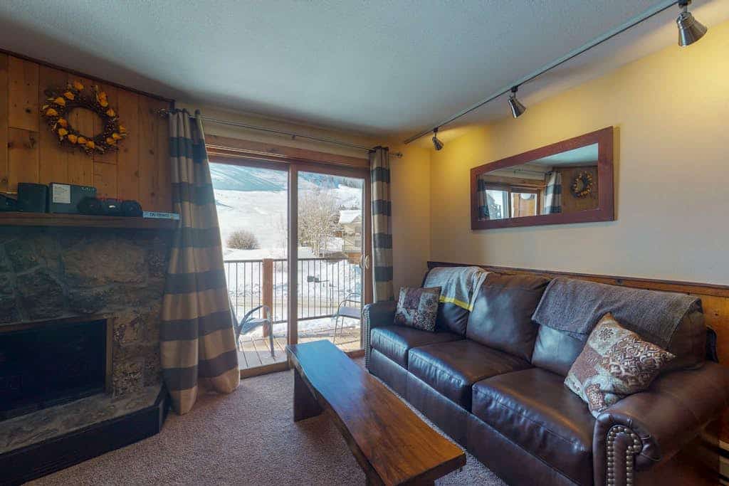 2nd-floor mountain-view condo with sauna, balcony, kitchen - walk to lifts