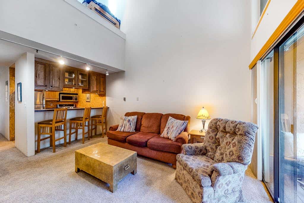 Casual condo with a hot tub, high-speed WiFi & a washer/dryer
