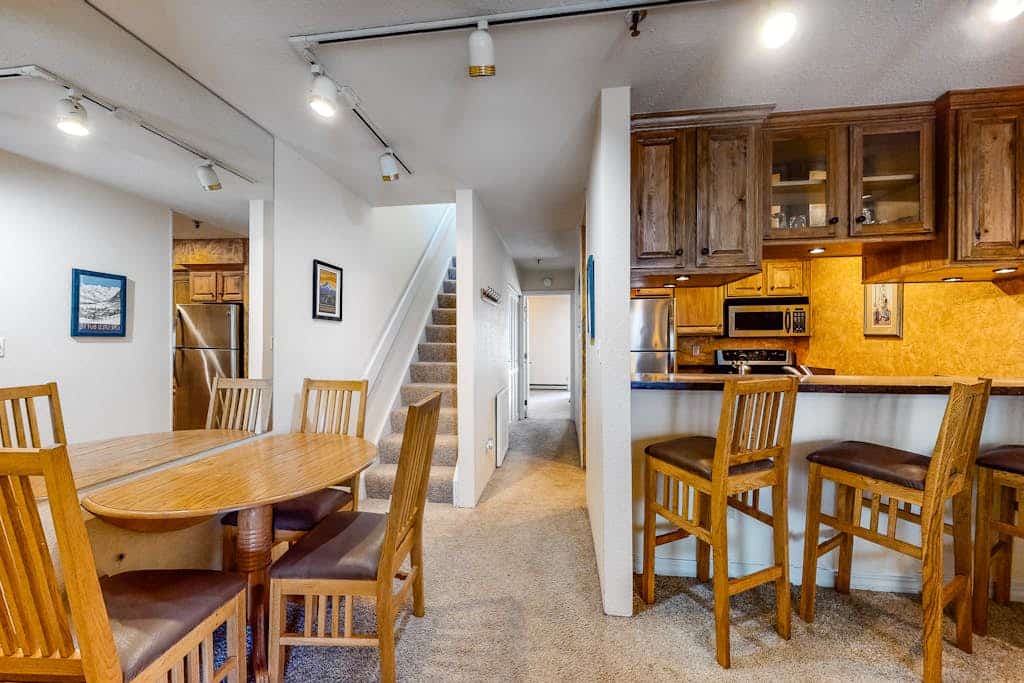 Casual condo with a hot tub, high-speed WiFi & a washer/dryer