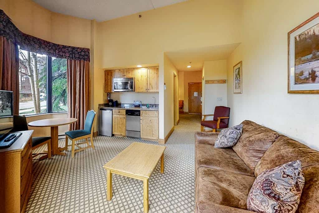 Well-Kept Studio Near the Slopes w/ Kitchenette, WiFi, Shared Pool, & Hot Tub