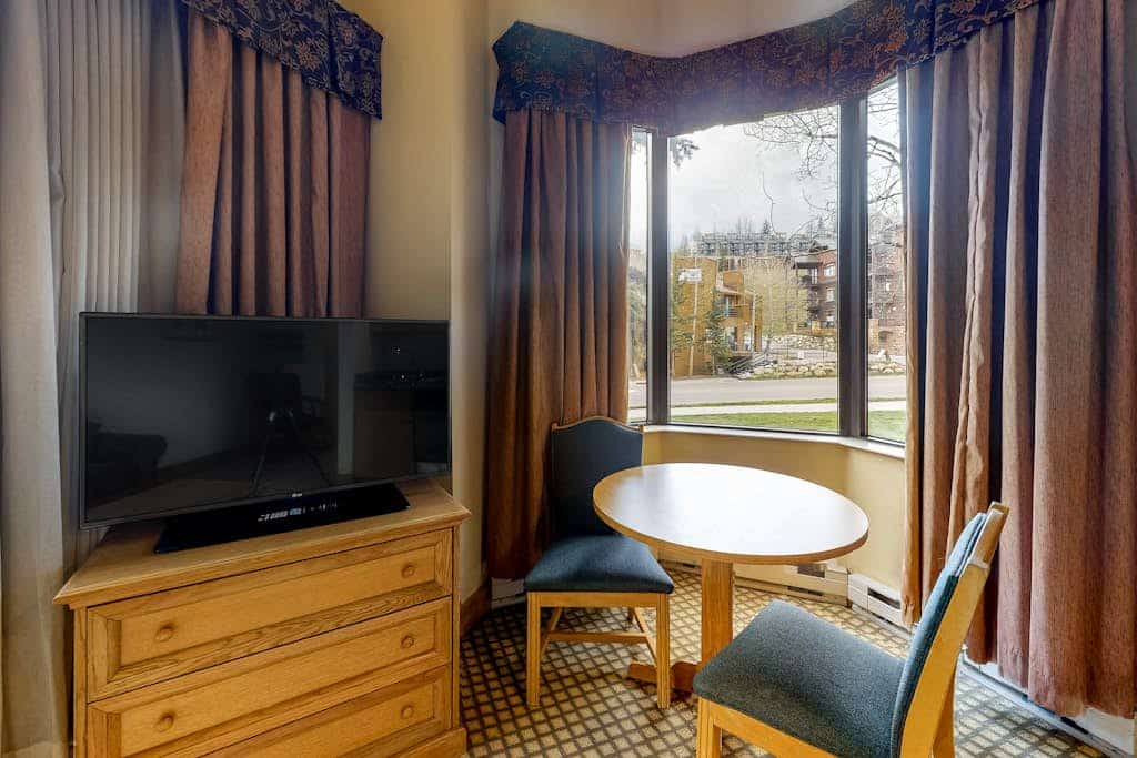 Well-Kept Studio Near the Slopes w/ Kitchenette, WiFi, Shared Pool, & Hot Tub