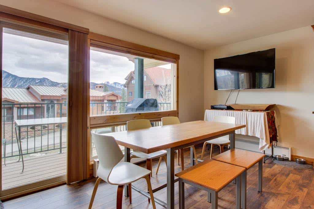Modern Townhouse w/ WiFi, Ski & Mountain Views, Pool - Walk to Slopes