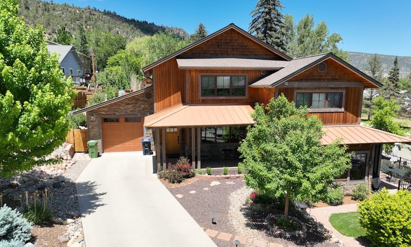 Sparkling new home close to downtown & hiking trails