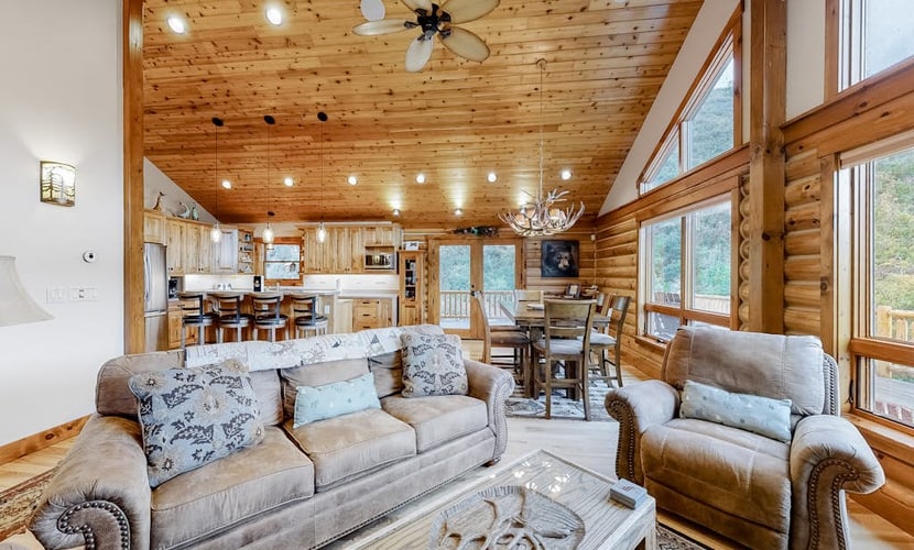 Secluded home with amazing mountain & lake views, deck, fireplace, & WiFi
