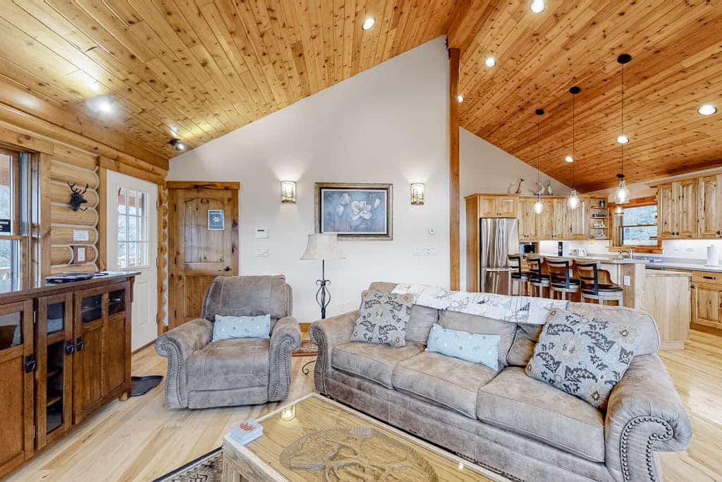 Secluded home with amazing mountain & lake views, deck, fireplace, & WiFi