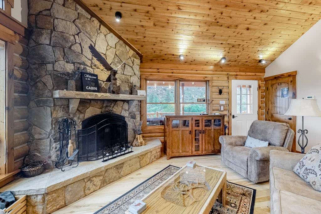 Secluded home with amazing mountain & lake views, deck, fireplace, & WiFi