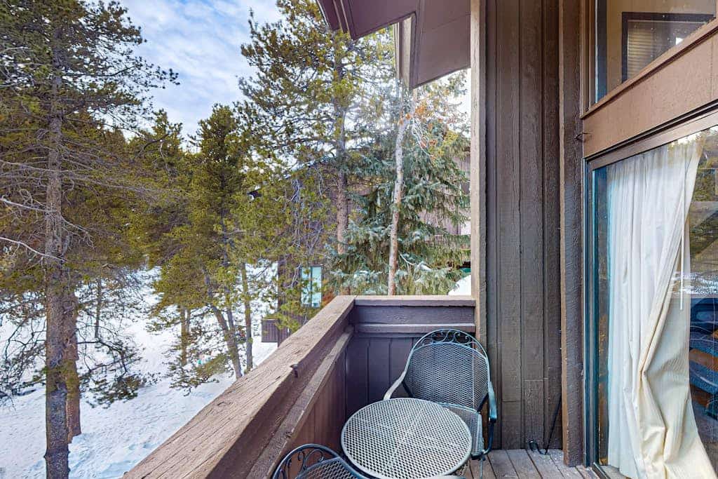 Serene ski-in/out condo with Shared Hot Tub - Access to Lifts