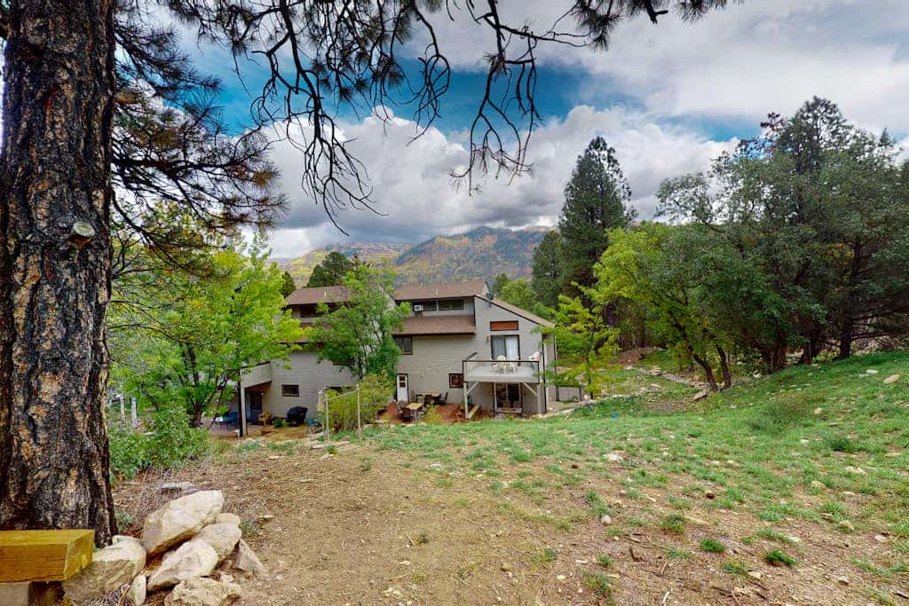 Dog-friendly townhome with mountain view, fireplace, patio, grill & W/D