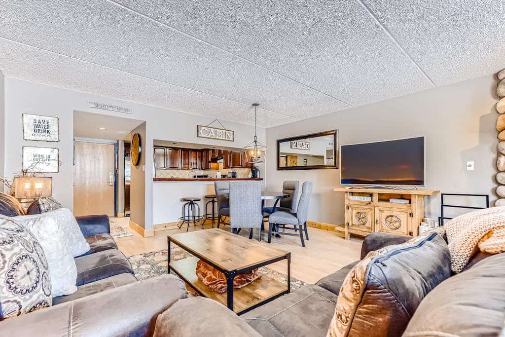 Spacious ski-in/ski-out Copper Mountain retreat with balcony - near dining