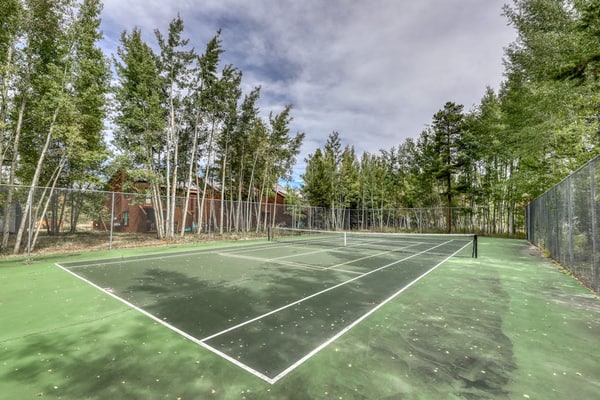 Cozy townhome with fireplace & easy access to outdoor adventure