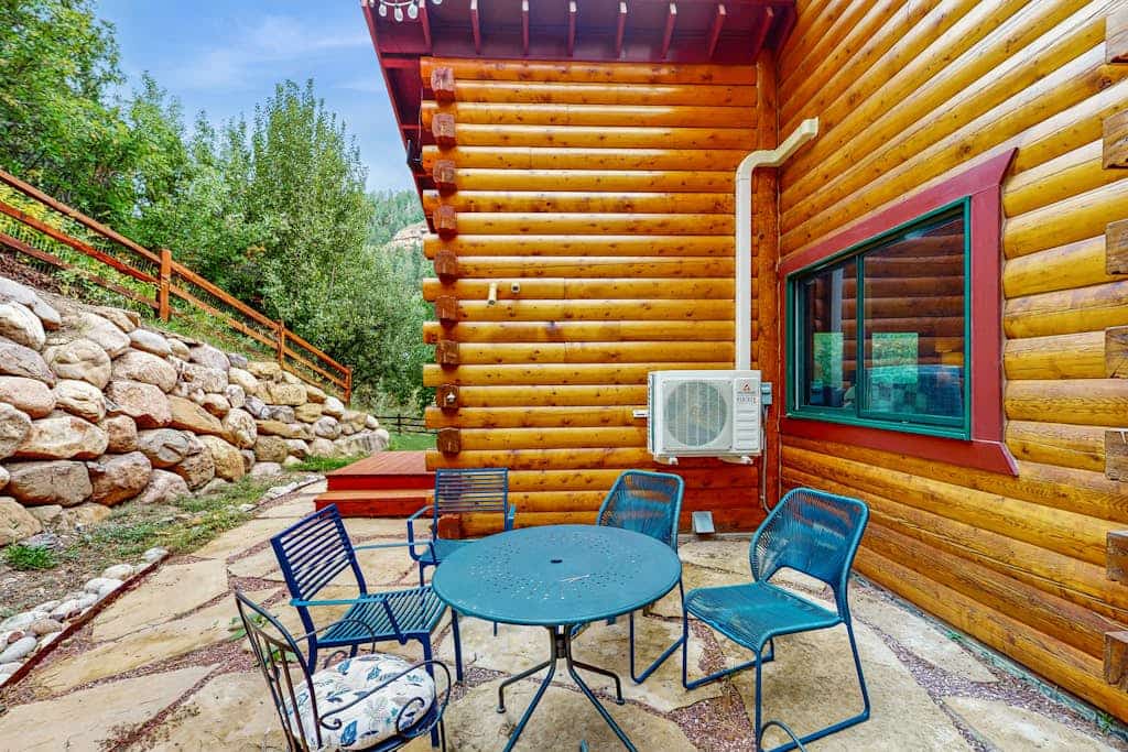 Mountain home with gas fireplace, dog-friendly and outdoor deck with BBQ
