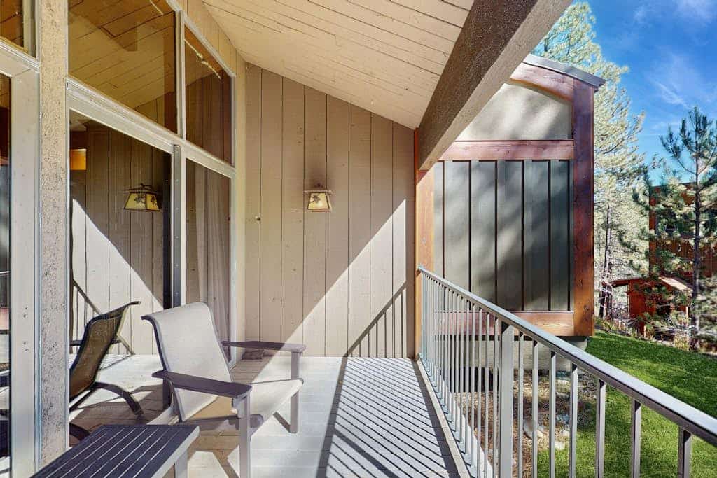 Spacious condo w/ fast wifi, shared pool, hot tub & tennis courts
