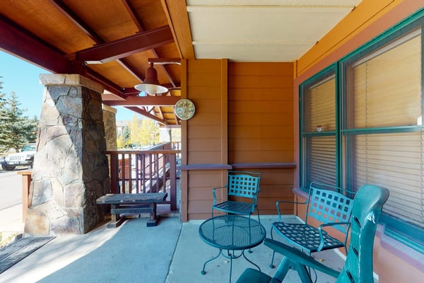First-Floor Getaway w/ a Free WiFi, a Shared Hot Tub & a Fitness Center