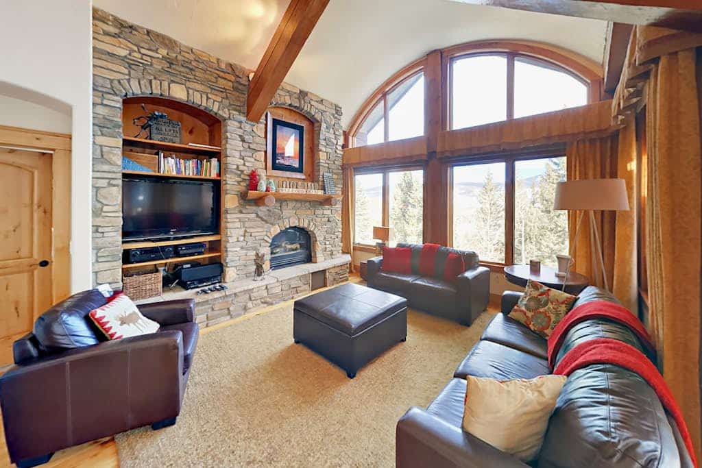 Well-appointed home with home theater, radiant heat & private hot tub