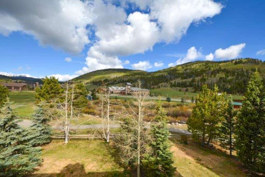 Charming mountain condo w/Vail Pass views, gas fireplace, deck, & shared hot tub