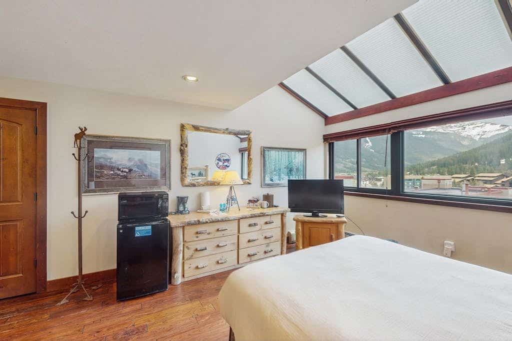 Cozy Copper Mountain Getaway Near the Lifts W/ Shared Hot Tub & Free WiFi