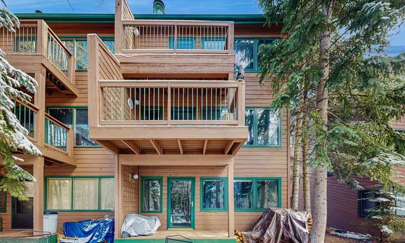 Cozy townhome with private sauna & amazing Mount Royal view