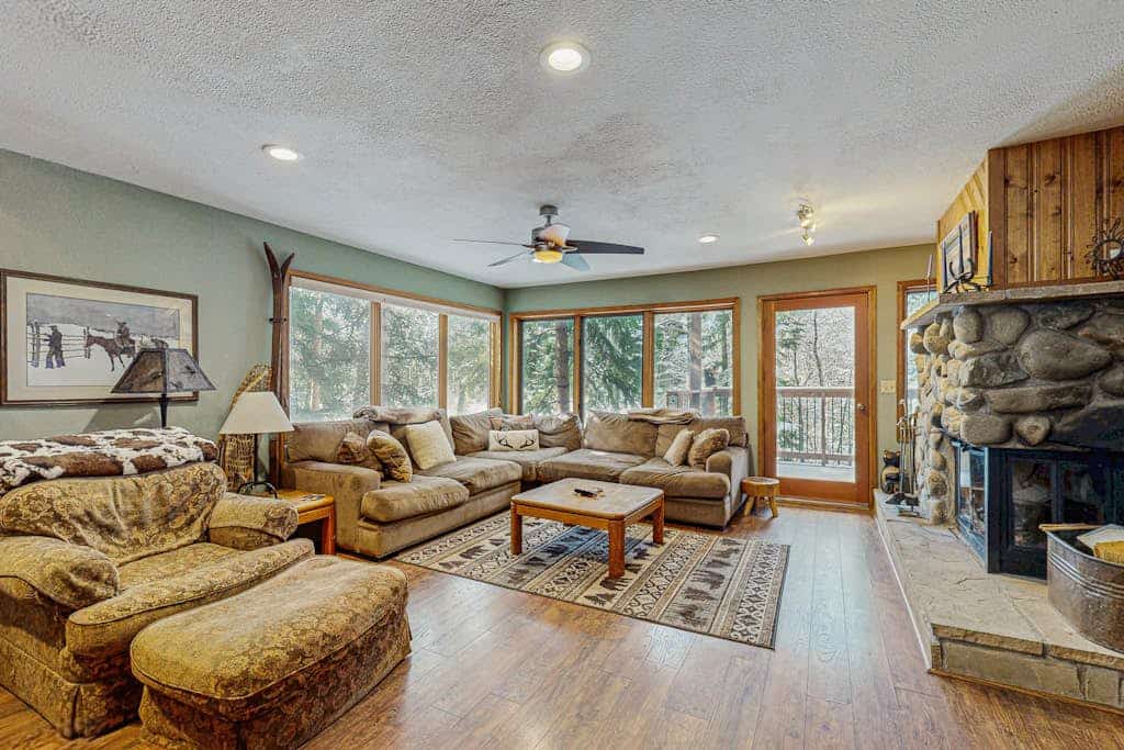 Cozy townhome with private sauna & amazing Mount Royal view