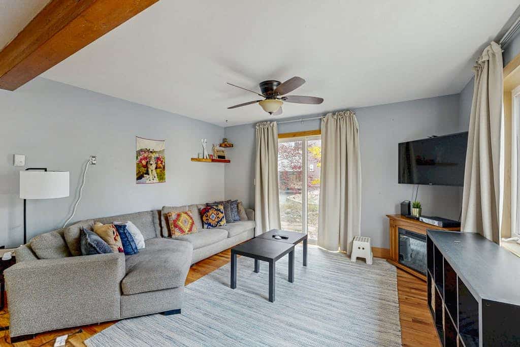 Ground-Floor Condo with WiFi, Laundry & Prime Location - Walk Everywhere