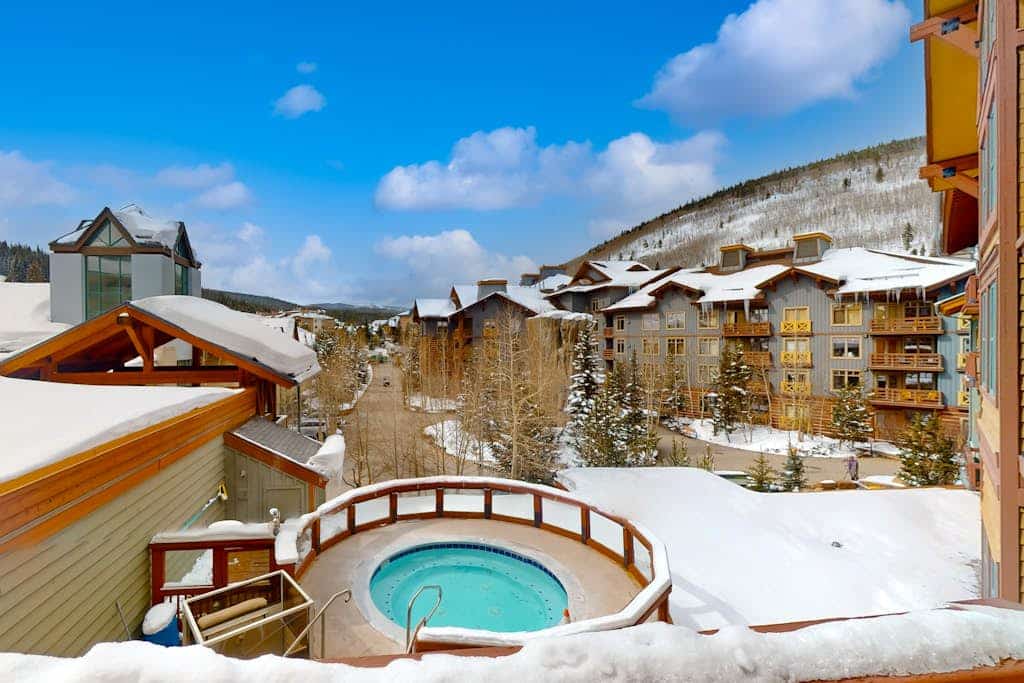Ski-in/out Center Village studio with fireplace, hot tub, sauna & gym