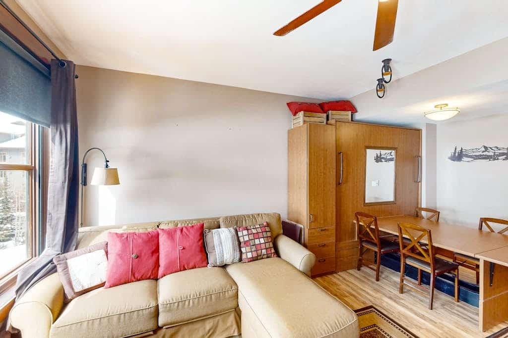 Ski-in/out Center Village studio with fireplace, hot tub, sauna & gym