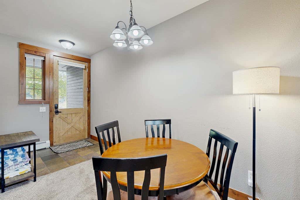 Kicking Horse Lodges 3-202