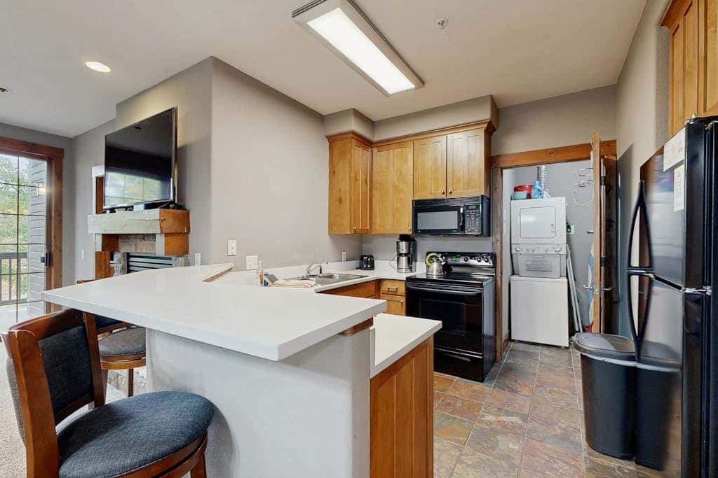 Kicking Horse Lodges 3-202